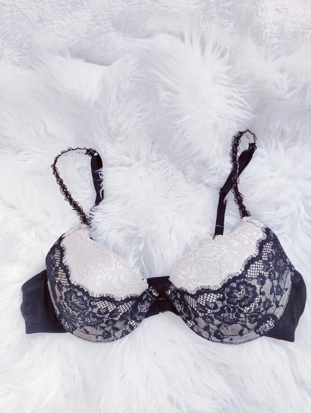 Jezebel 36B Scandalous Front Close Lace Bra Black CreamUnderwire Push Up